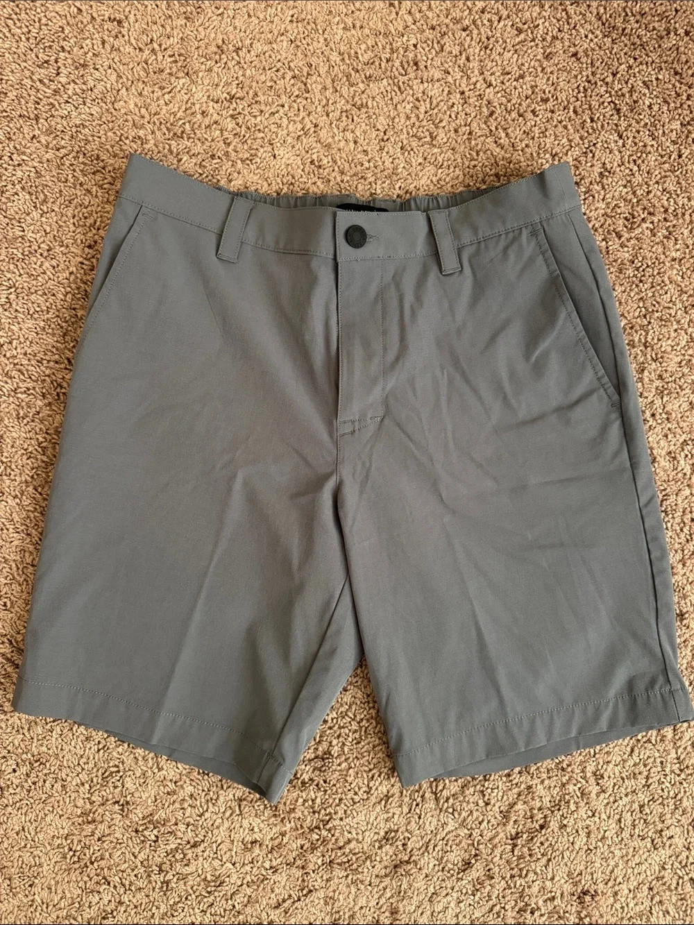 Like New! Banana Republic Men's Gray Performance Flat-Front Shorts